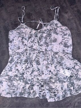 UO Kimchi Blue Small Floral Print Spaghetti Strap Peplum Top - White & Gray